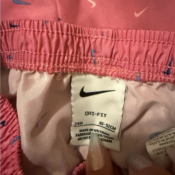 Nike Kids Matching Set - White and Pink - Picture 7 of 8